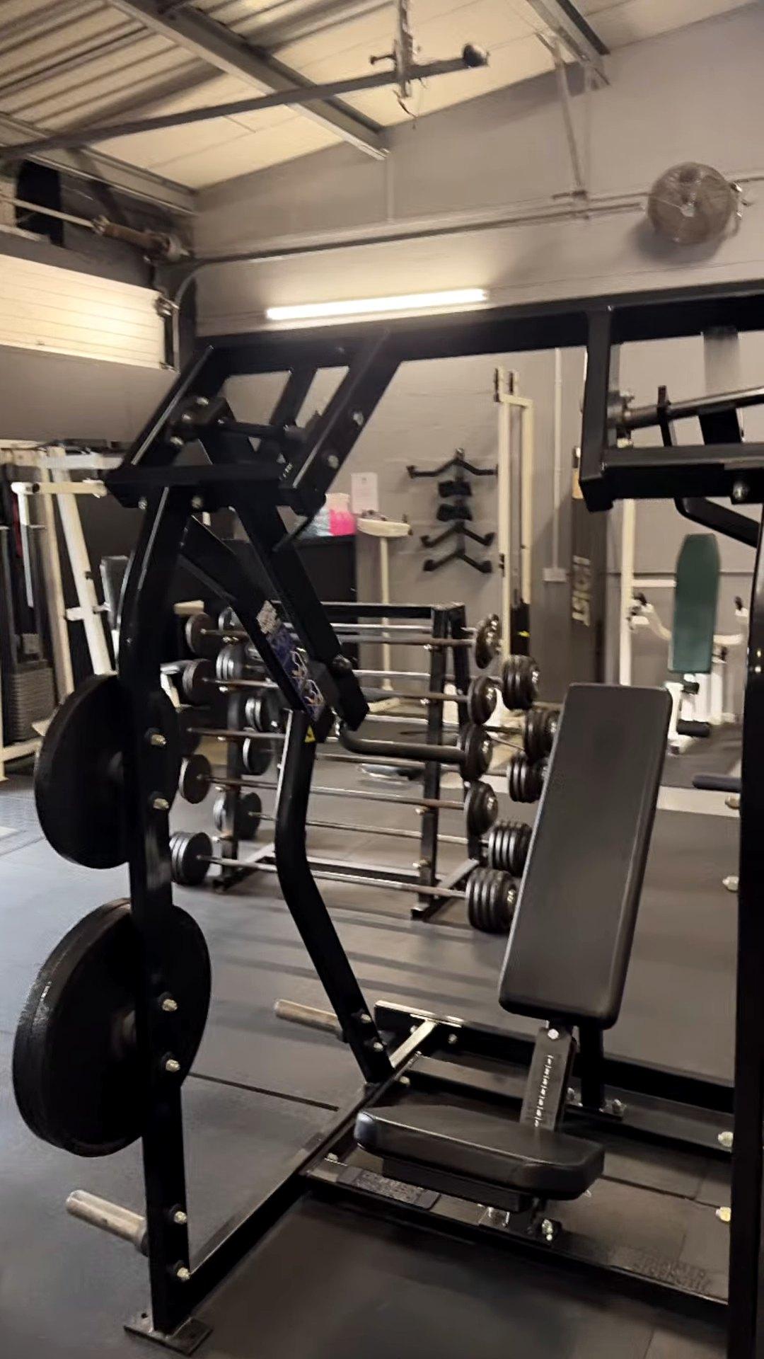 A black plate-loaded machine