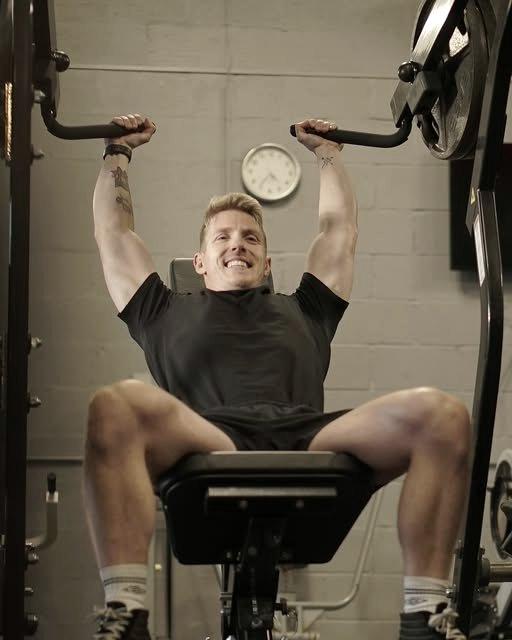 A member on the Hammer Strength shoulder press